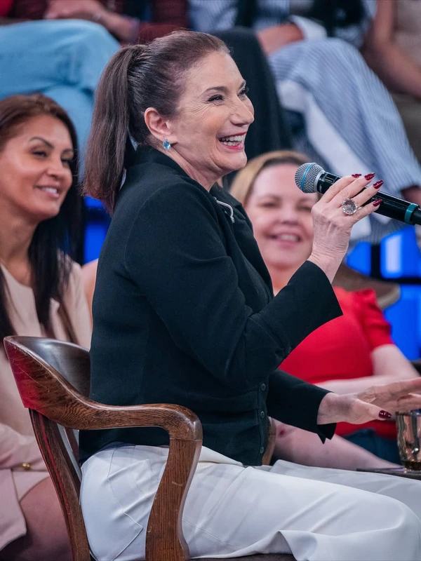 Zizi Possi comenta conversão de Luiza Possi e critica ataques nas redes sociais por Reprodução