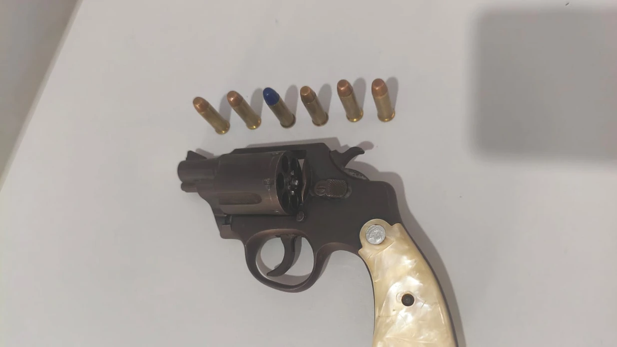 Imagem - Estudante de 16 anos é apreendido com arma dentro de escola na Bahia