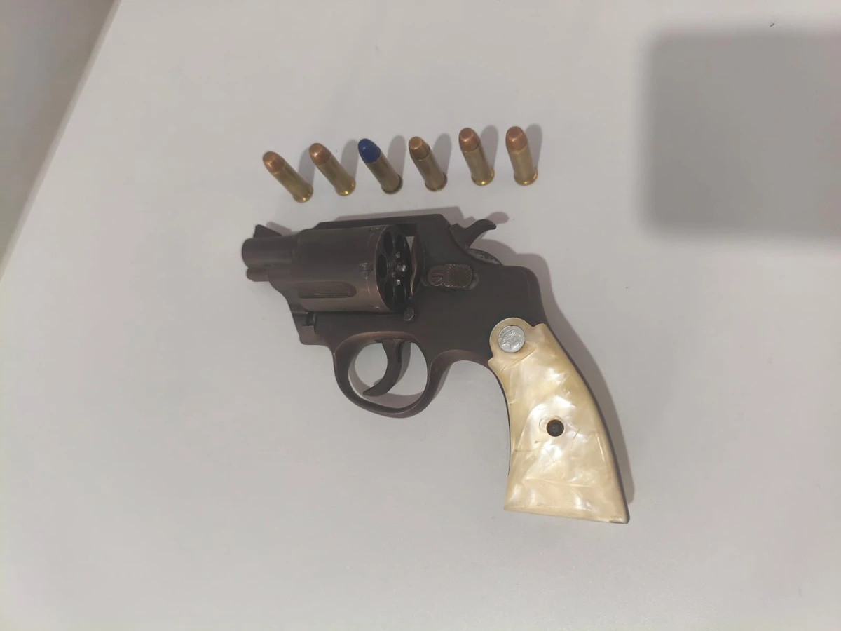 Adolescente levou arma para o colégio