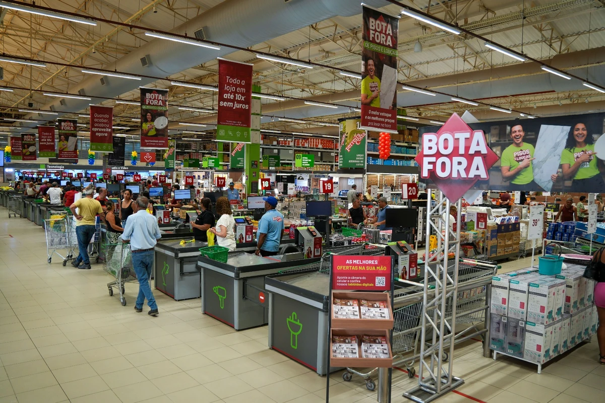 Bota Fora na Ferreira Costa