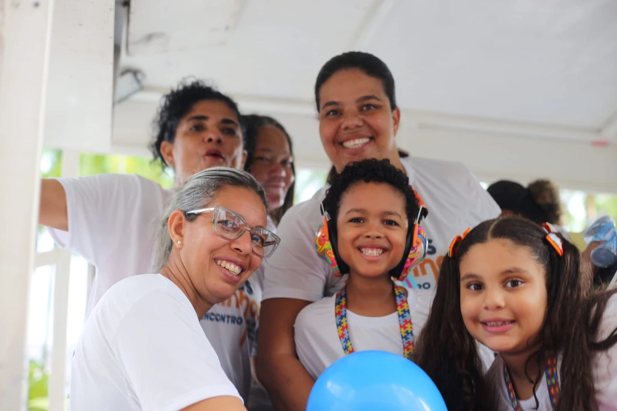 Caminhada Inclusiva reúne famílias no Shopping Bela Vista e reforça mensagem de respeito e acolhimento por  Luís Monteiro / Estúdio Hands