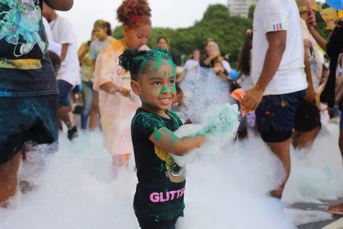 Caminhada Inclusiva reúne famílias no Shopping Bela Vista e reforça mensagem de respeito e acolhimento por  Luís Monteiro / Estúdio Hands