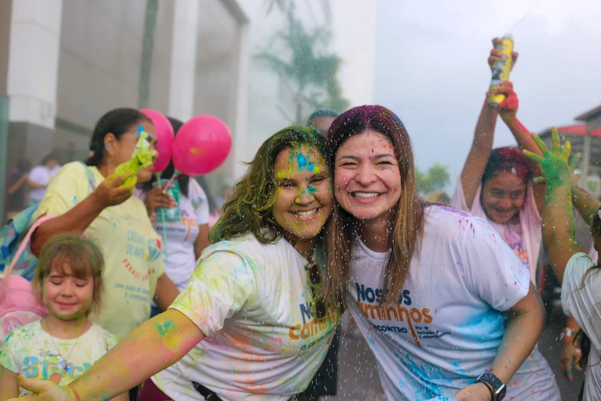 Caminhada Inclusiva reúne famílias no Shopping Bela Vista e reforça mensagem de respeito e acolhimento por  Luís Monteiro / Estúdio Hands