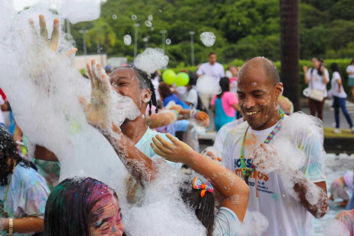 Caminhada Inclusiva reúne famílias no Shopping Bela Vista e reforça mensagem de respeito e acolhimento por  Luís Monteiro / Estúdio Hands