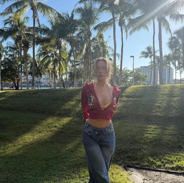 Ester Expósito por Reprodução/ Instagram