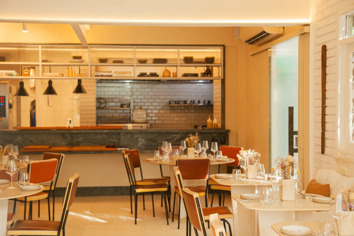 Kaywa Hilton e a arte de levar poesia ao pescado da Bahia por Sora Maia