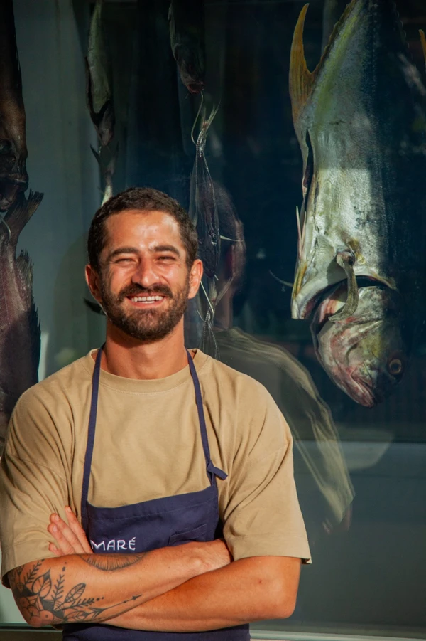 Kaywa Hilton e a arte de levar poesia ao pescado da Bahia por Sora Maia