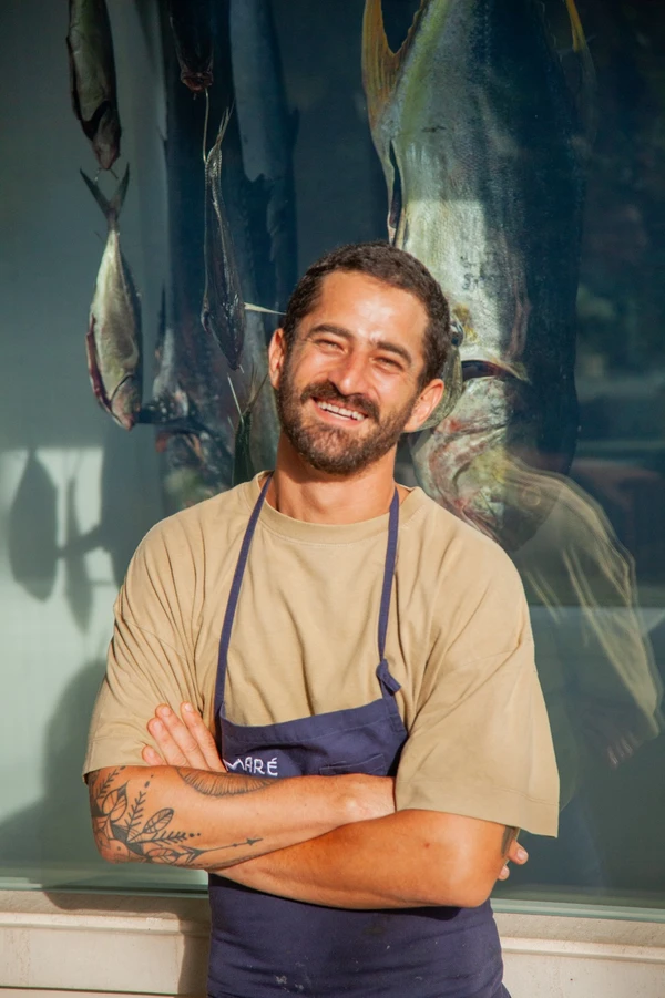 Kaywa Hilton e a arte de levar poesia ao pescado da Bahia por Sora Maia