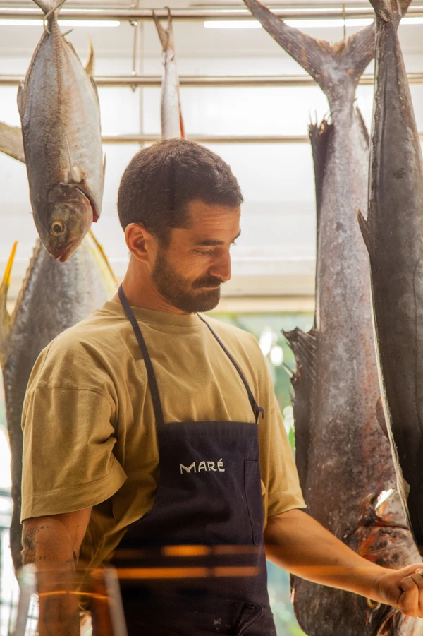 Kaywa Hilton e a arte de levar poesia ao pescado da Bahia por Sora Maia