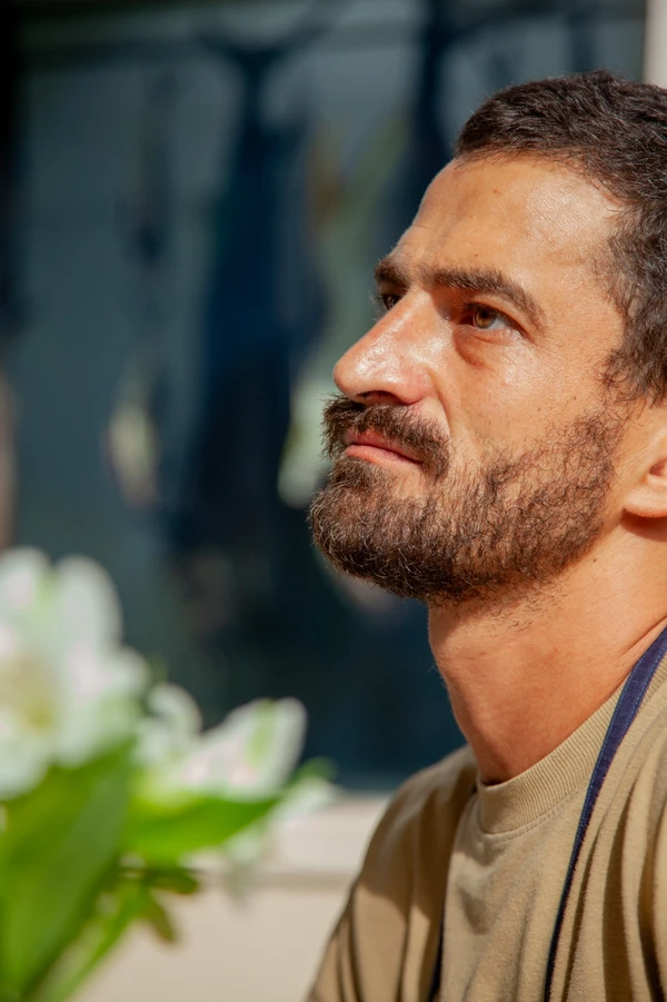 Kaywa Hilton e a arte de levar poesia ao pescado da Bahia por Sora Maia