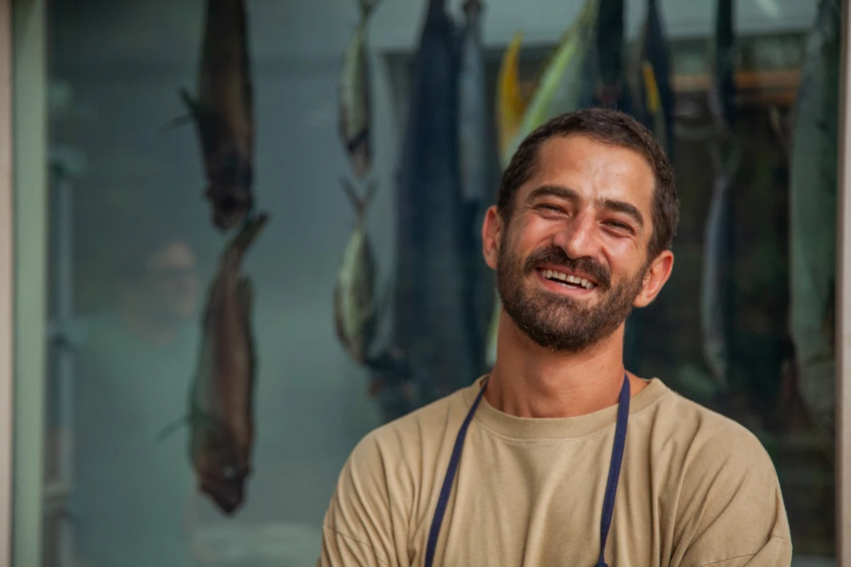 Kaywa Hilton e a arte de levar poesia ao pescado da Bahia
