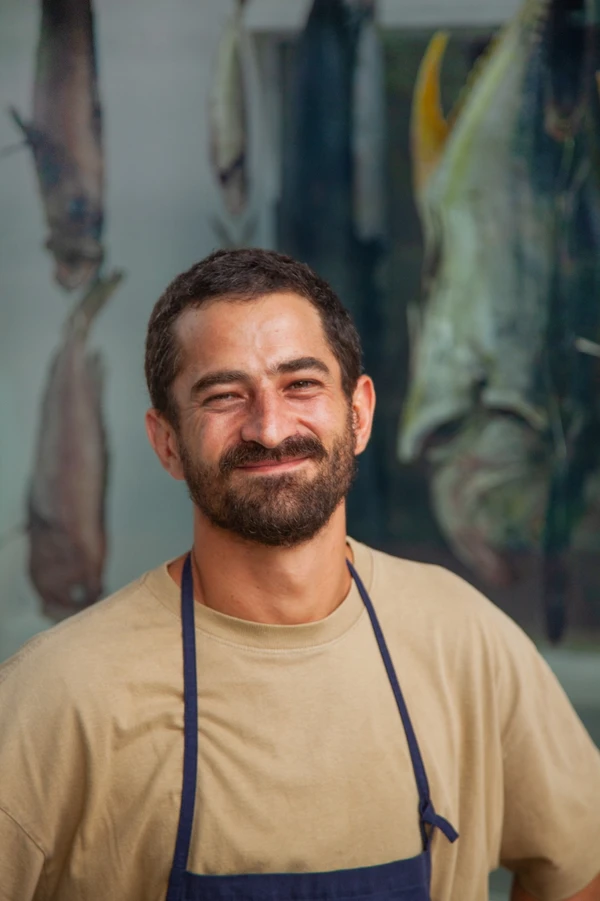 Kaywa Hilton e a arte de levar poesia ao pescado da Bahia por Sora Maia