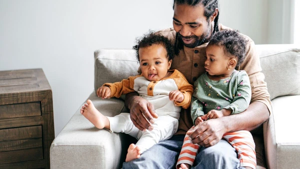 Lula sanciona lei que amplia licença-paternidade e salário pago pelo INSS por CANVAS