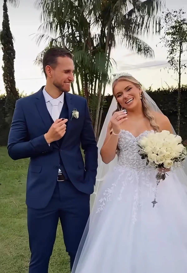 Noivo de 24 anos morre logo após cerimônia de cas.amento por Redes Sociais