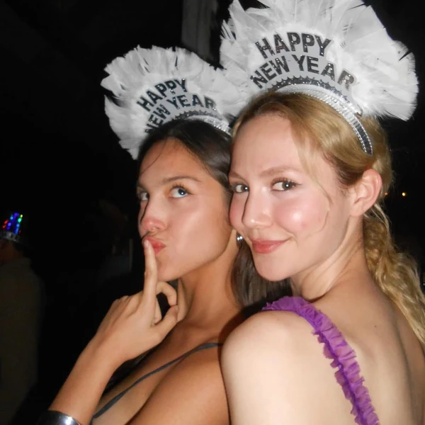 Olivia Rodrigo e Iris Apatow por Reprodução/ Instagram