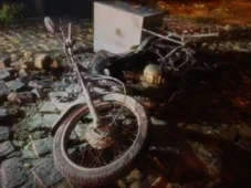 Imagem - Homem incendeia moto de entregador por ciúmes e diz que vítima se insinuou para sua namorada