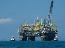 Imagem - Petróleo dispara, gasolina sobe e Brasil pode ter novos aumentos