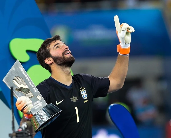 Alisson Becker pela Seleção Brasileira por Reprodução