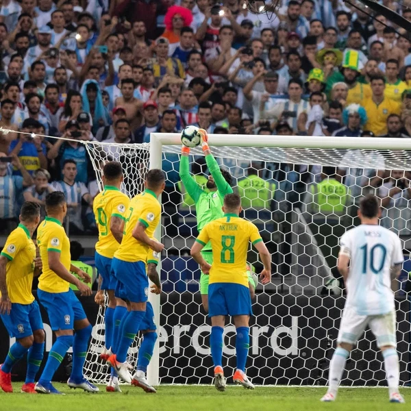 Alisson Becker pela Seleção Brasileira por Reprodução