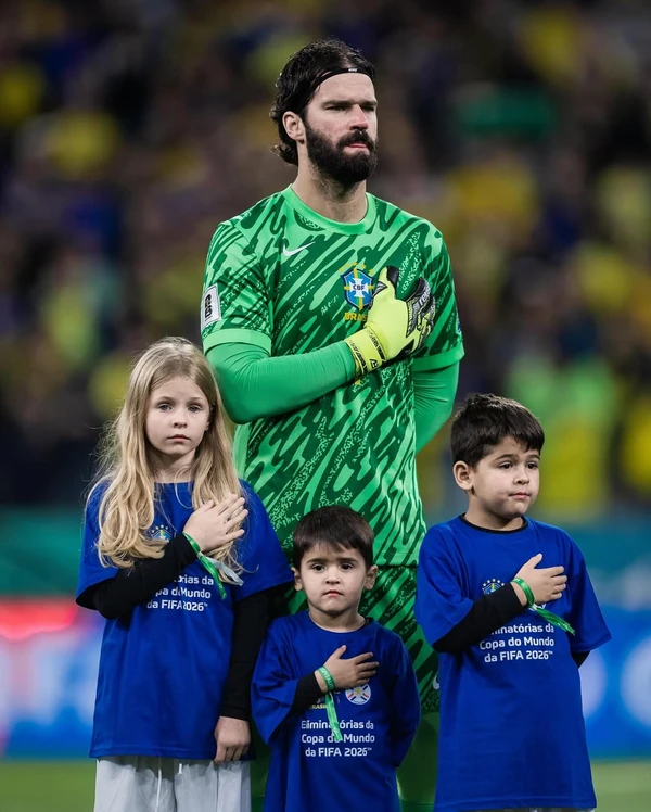 Alisson Becker pela Seleção Brasileira por Reprodução