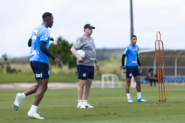 Elenco do Bhia se preparando para encarar o Palmeiras