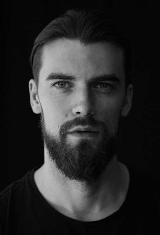 Ator Jaakko Ohtonen por Reprodução | Instagram