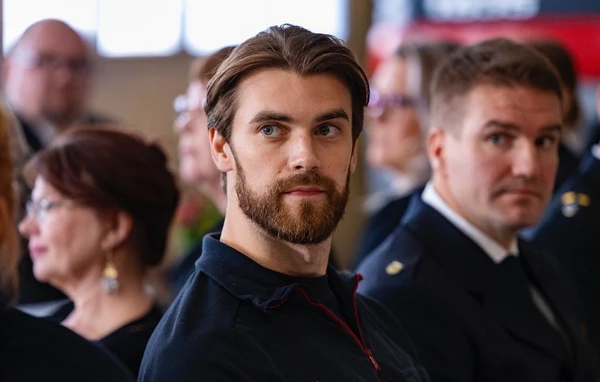 Ator Jaakko Ohtonen por Reprodução | Instagram