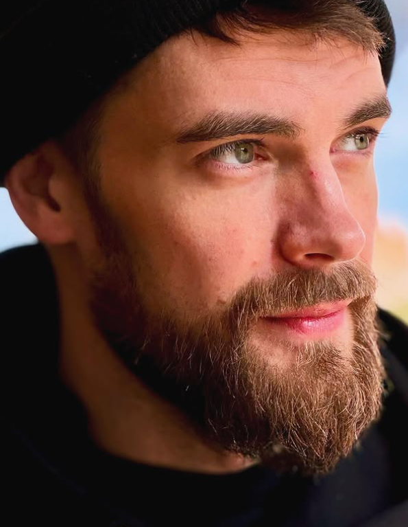 Ator Jaakko Ohtonen por Reprodução | Instagram