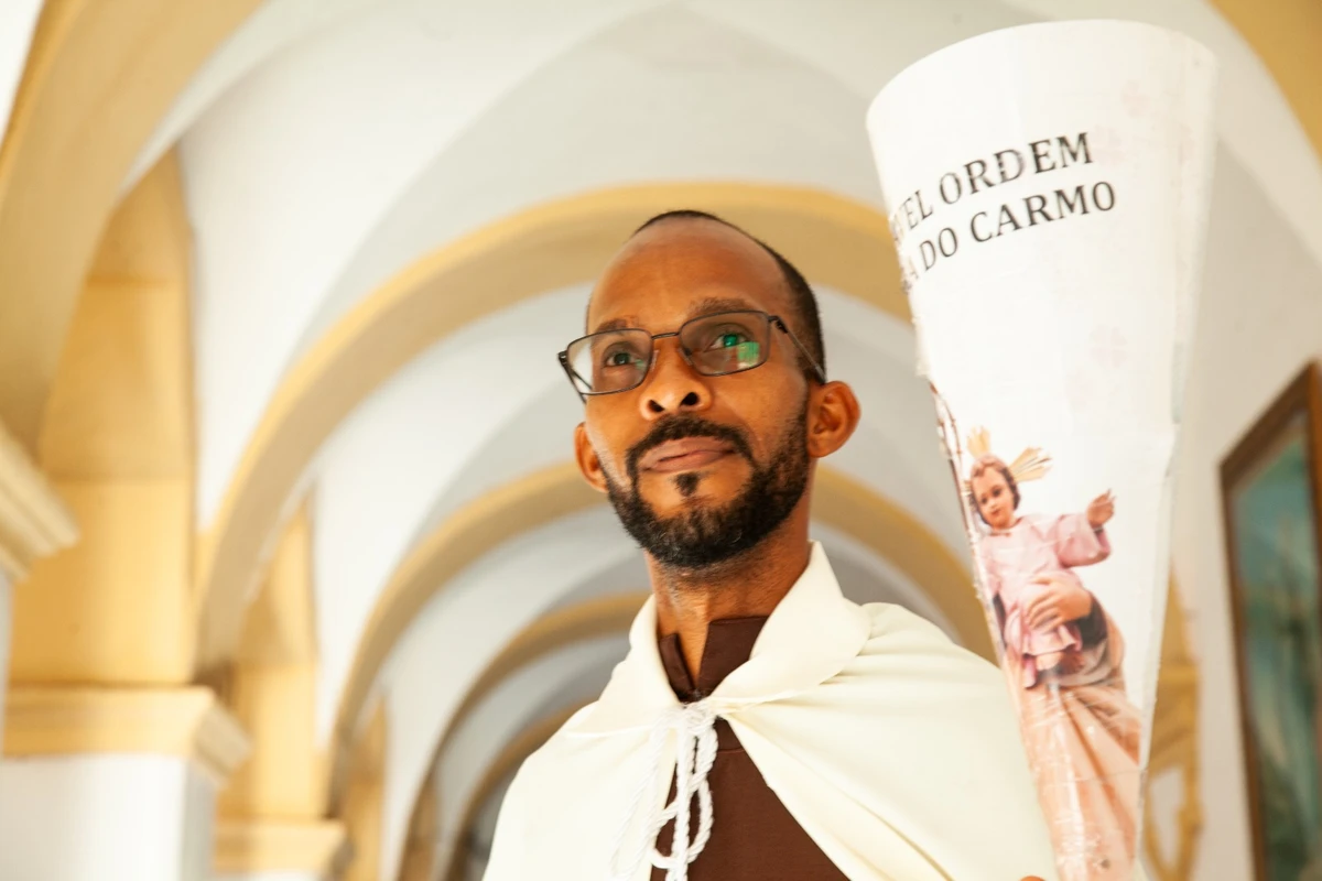Jaílson Pires esperava pelo início da procissão por Sora Maia/CORREIO