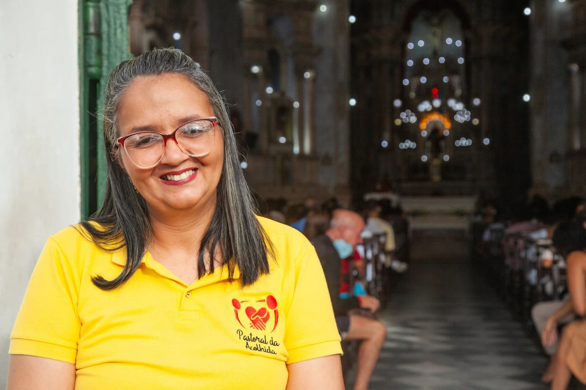 Josy Brito esperava pelo início da procissão por Sora Maia/CORREIO