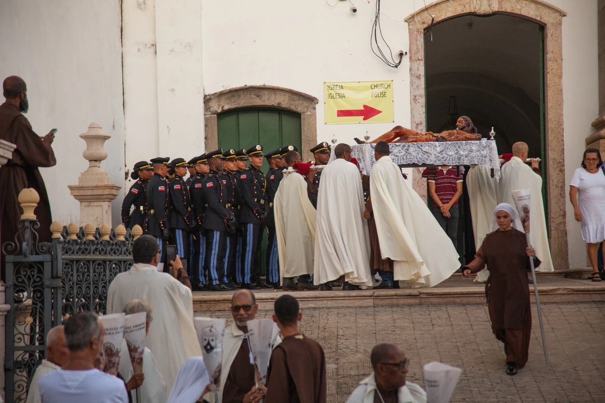 Liturgia e procissão da Semana Santa na Igreja do Carmo por Sora Maia/CORREIO