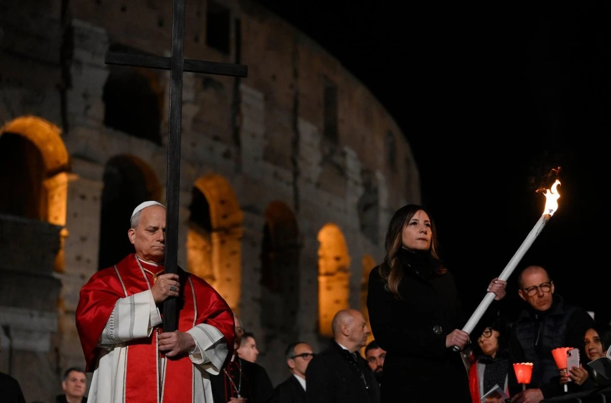 Papa durante celebração na Sexta-feira Santa