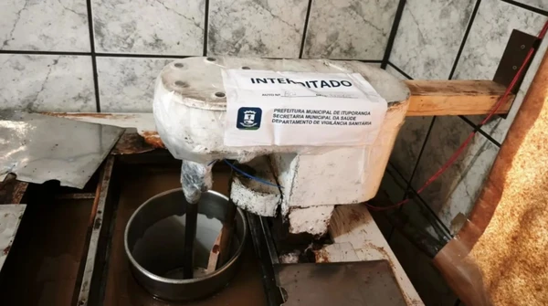 Sorveteria é interditada duas vezes com equipamentos sujos e insumos vencidos por Divulgação