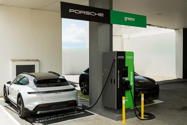 Porsche e GreenV inauguram primeiro hub de recarga ultrarrápida da Bahia em corredor estratégico do Nordeste