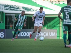 Imagem - Com um a menos, Vitória empata com a Chapecoense por 1x1 pelo Brasileirão