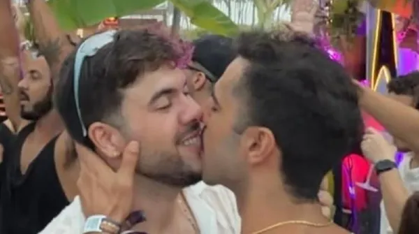 Álvaro e EX-BBB Matheus Lisboa aparecem aos beijos durante festa por Reprodução/Redes Sociais 