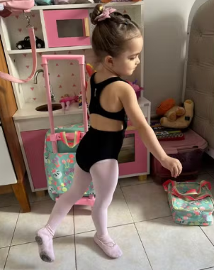 Aurora tem doença genética rara e progressiva por Reprodução