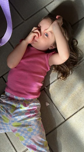 Aurora tem doença genética rara e progressiva por Reprodução