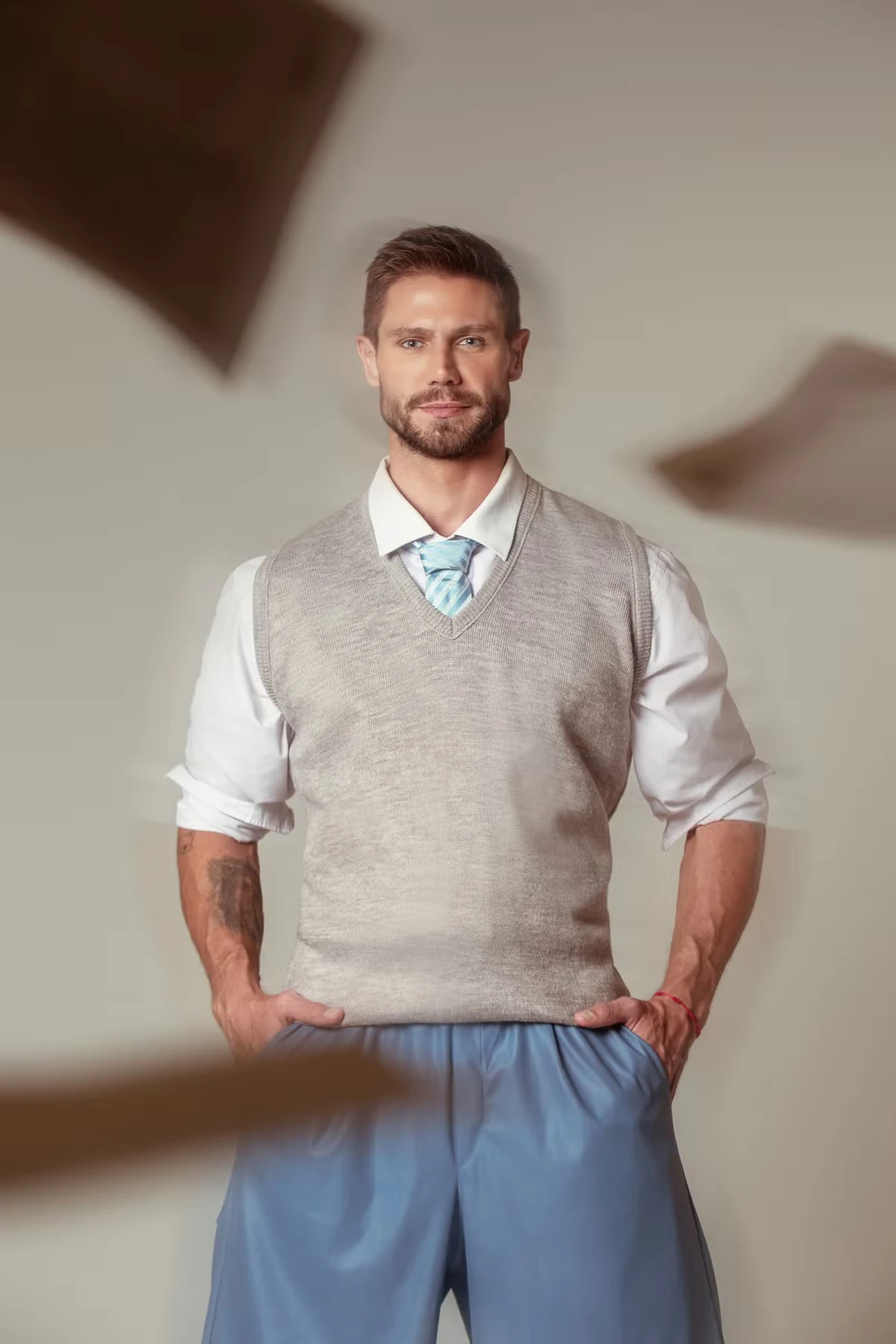 Jonas faz ensaio com tema 5ª série por Márcio Farias/Divulgação