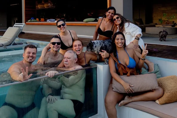 Paolla Oliveira curte feriado com pai, que tem doença rara, e familiares por Reprodução/Redes Sociais 