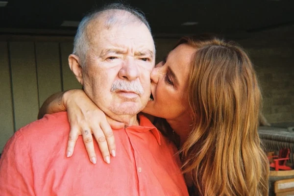 Paolla Oliveira curte feriado com pai, que tem doença rara, e familiares por Reprodução/Redes Sociais 