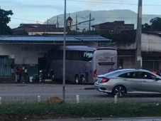 Imagem - Ônibus invade rodoviária no sudoeste da Bahia e deixa pelo menos dois mortos
