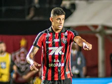 Imagem - Vitória perde Camutanga por até seis meses e enfrenta crise na zaga