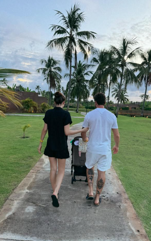 Camila Queiroz e Klebber Todelo por Reprodução | Instagram