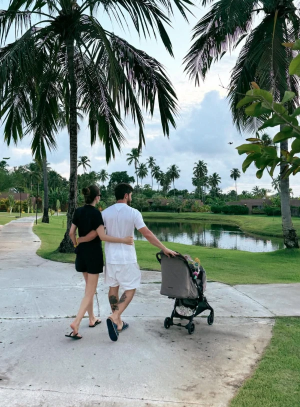 Camila Queiroz e Klebber Todelo por Reprodução | Instagram