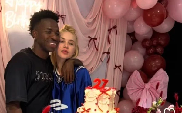 Cara fechada de Virginia em comemoração viralizou