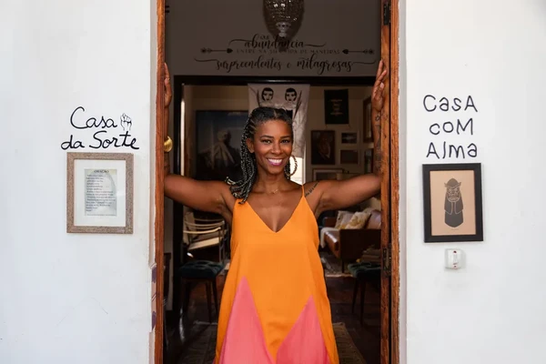 Casa da jornalista Rita Batista na Bahia é cheia de arte brasileira por Divulgação/Gabriela Daltro/Editora Globo