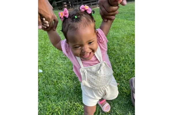 Padrasto matou bebê após se irritar com choro por Reprodução