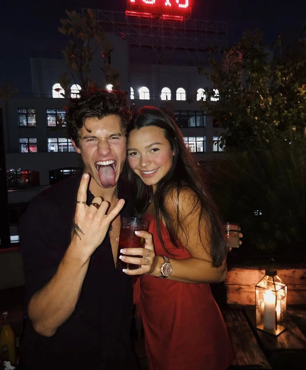 Aaliyah Mendes com seu irmão, Shawn Mendes por Reprodução/ Instagram