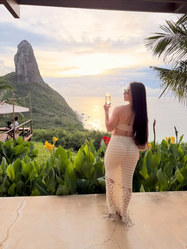 Bárbara Cavalcanti é a nova companhia de Romário por Reprodução/Instagram